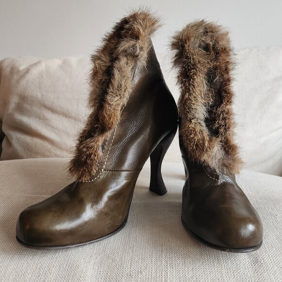 John Fluevog Shoes - John Fluevog Fox Olive Green Fur Booties - Sz 8.5